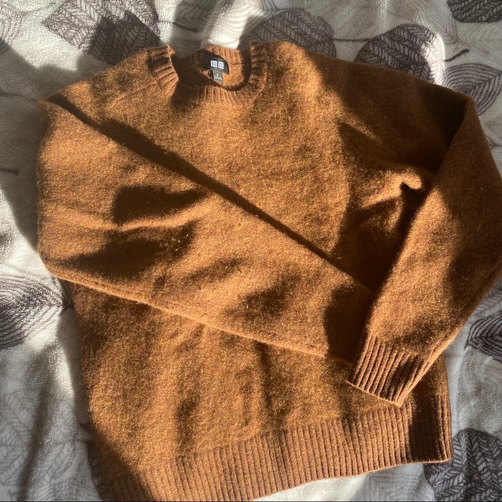Uniqlo XS. Burnt orange wool sweater
